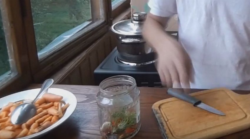Морковь маринованная видео рецепт. 89057.pszfh0.850. Морковь маринованная видео рецепт фото. Морковь маринованная видео рецепт-89057.pszfh0.850. картинка Морковь маринованная видео рецепт. картинка 89057.pszfh0.850. Домашняя маринованная морковка – это кладезь витаминов, вариант вкусной и простой в приготовлении закуски для всей семьи. Такое блюдо обогатит рацион каротинами и понравится даже тем, кто редко употребляет в пищу овощи. Морковь получится хрустящей, сохранит полезные вещества и насыщенный ярко-оранжевый цвет, если довериться хорошему рецепту.