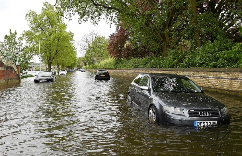 Фермери Великобританії закликають уряд серйозно ставитися до збільшення ризику повеней Фермери Великобританії закликають уряд серйозно ставитися до збільшення ризику повеней