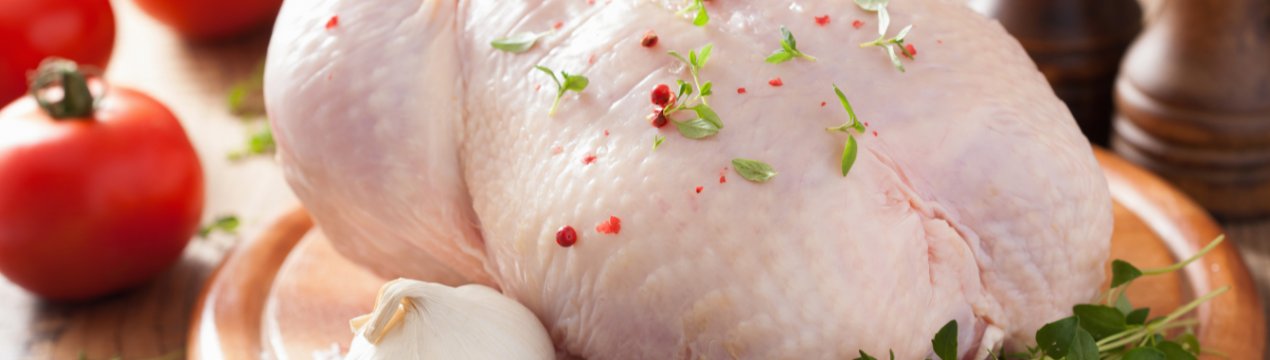 Росіяни все рідше споживають імпортну курятину, але не в силах відмовитися від імпортної яловичини