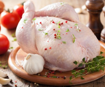 Росіяни все рідше споживають імпортну курятину, але не в силах відмовитися від імпортної яловичини