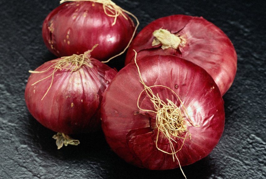 В Україні дорожчає цибулю В Україні дорожчає цибулю