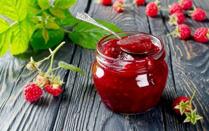 Целые ягоды малины в желе. 90738.pt8ml0.850. Целые ягоды малины в желе фото. Целые ягоды малины в желе-90738.pt8ml0.850. картинка Целые ягоды малины в желе. картинка 90738.pt8ml0.850. Малиновое желе — это яркая, ароматная и насыщенная консистенция плотной структуры. Лакомство можно есть ложками или накладывать на кусочек помазанного маслом батона — желе нисколько не растечется.