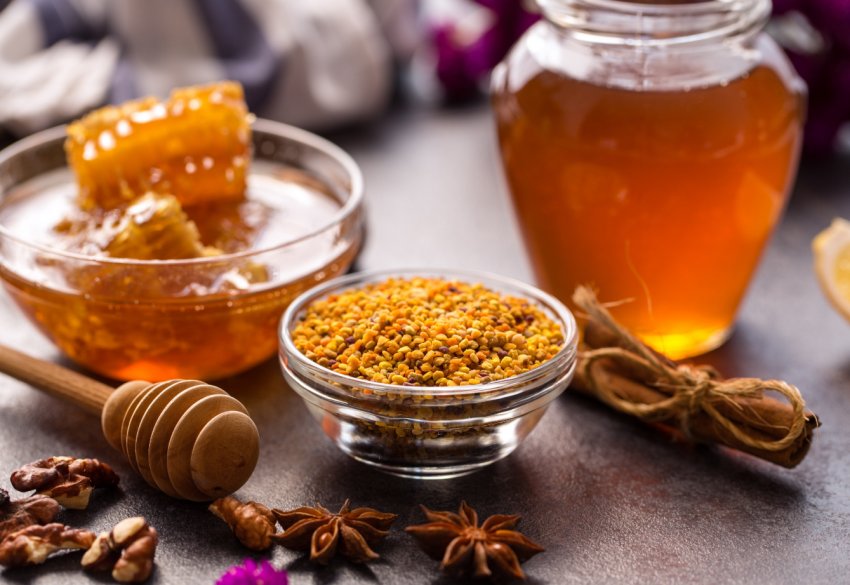 Хустські бджолярі готують лікувальні препарати з меду, прополісу і пилку