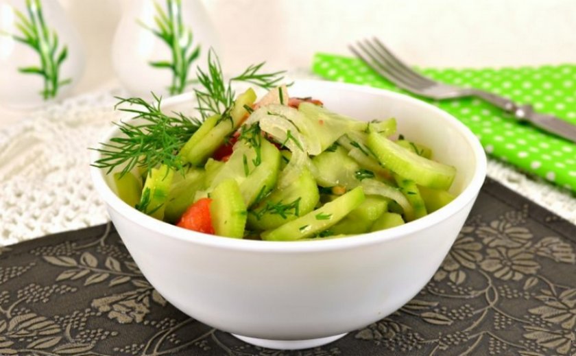 Салат с огурцами Салат с огурцами