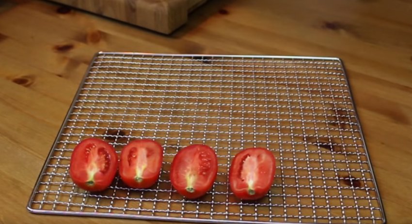 Томати на сушарці