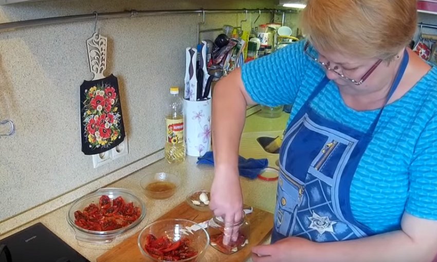 Томати в банку