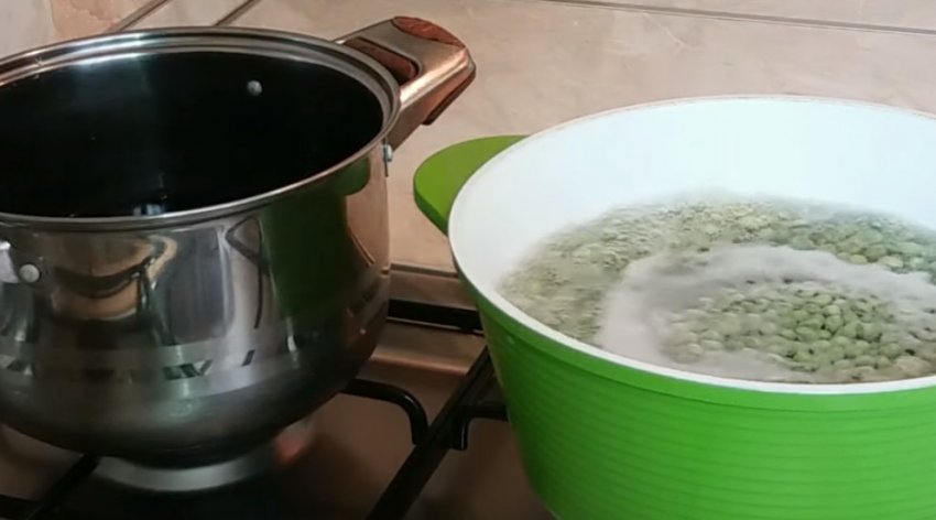 Маринад в каструлі окремо