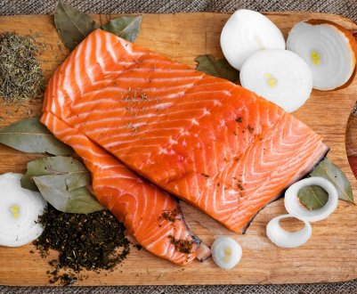 Підмосковний завод кожен місяць буде пакувати російську рибу в мільйон консервних банок