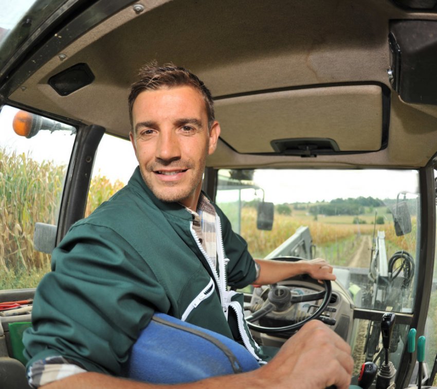 Український тракторист заробляє 30-70 тисяч гривень за сезон Український тракторист заробляє 30-70 тисяч гривень за сезон