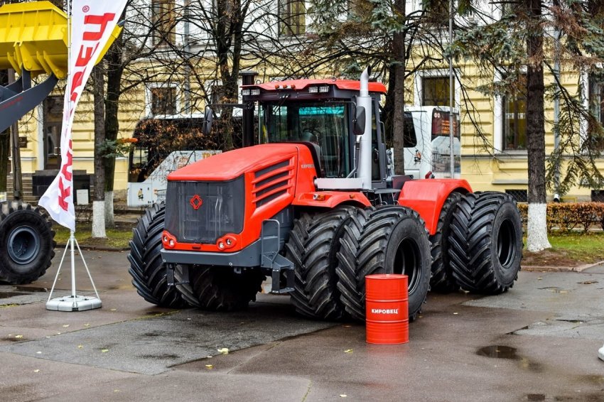Талановитий механізатор з Пензи отримав унікальний трактор і готується до поїздки в США